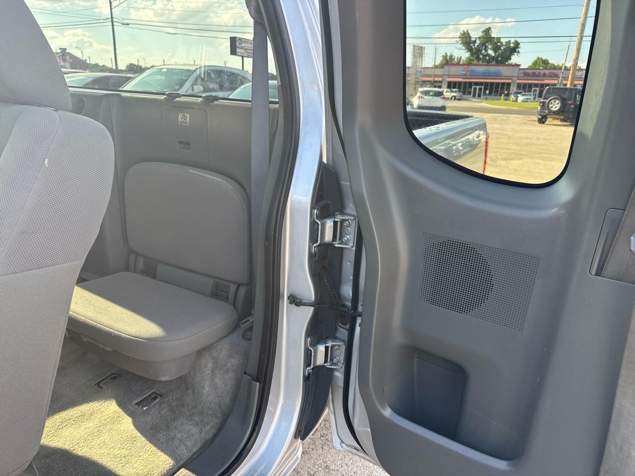 Nissan Frontier SV King Cab I4 5MT 2WD 2015