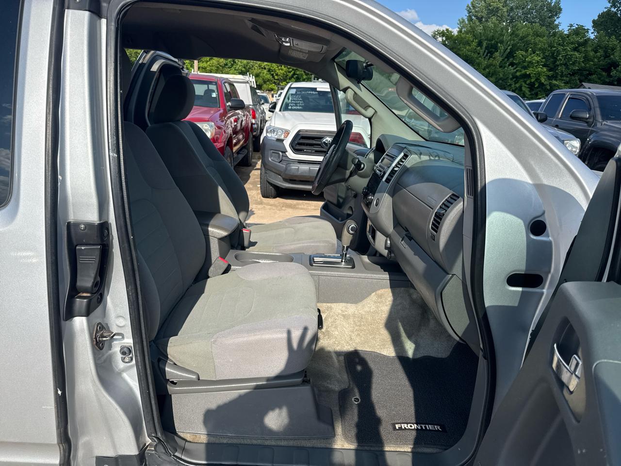 Nissan Frontier SV King Cab I4 5MT 2WD 2015