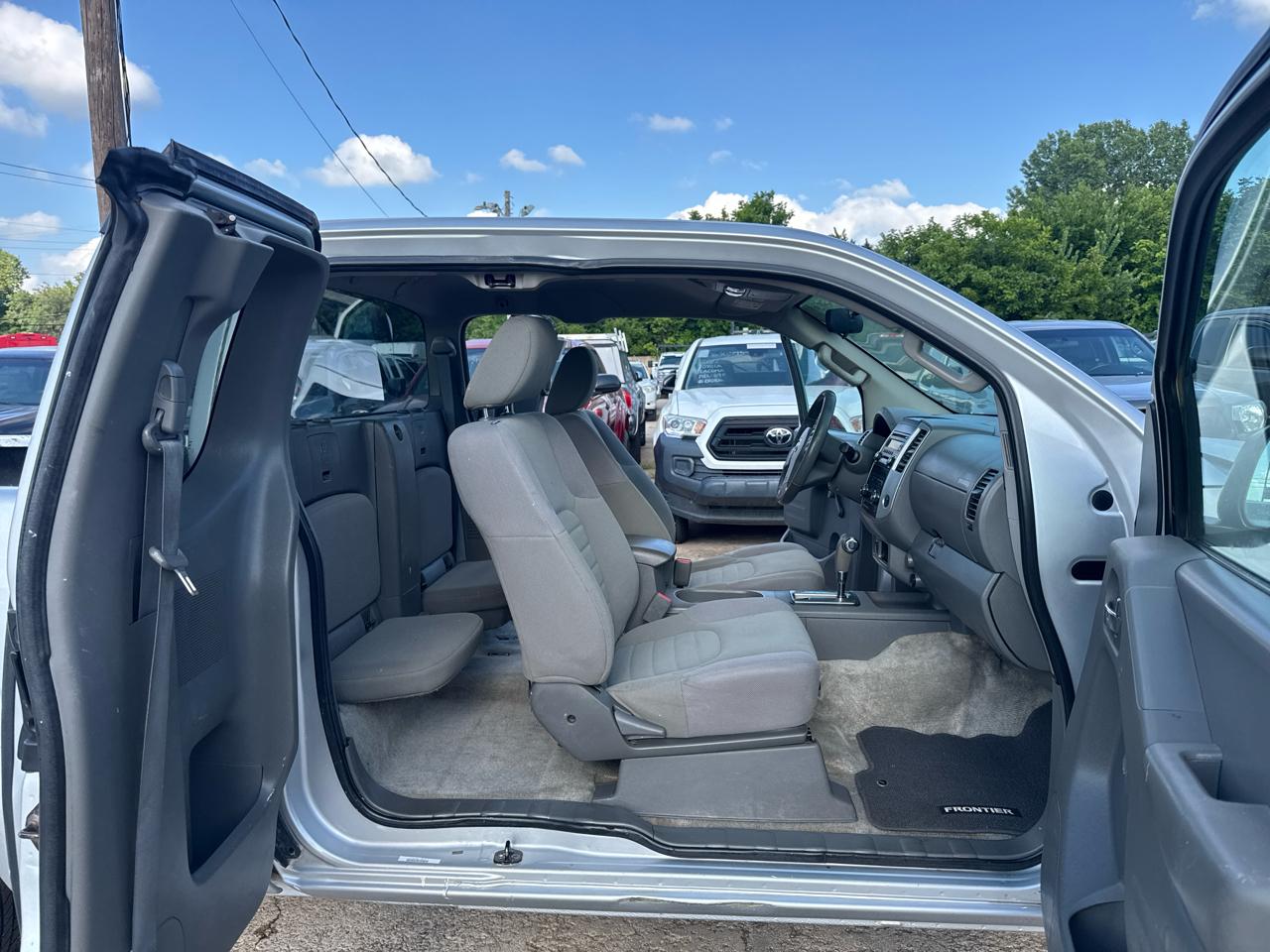 Nissan Frontier SV King Cab I4 5MT 2WD 2015