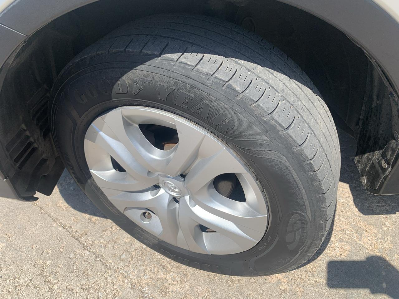 Toyota RAV4 LE FWD 2014