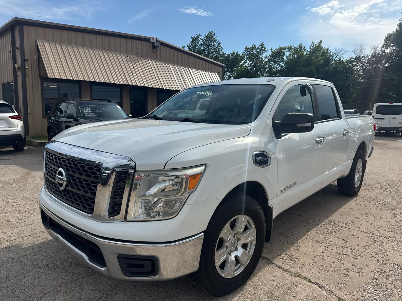 Nissan Titan SV Crew Cab 2WD 2017
