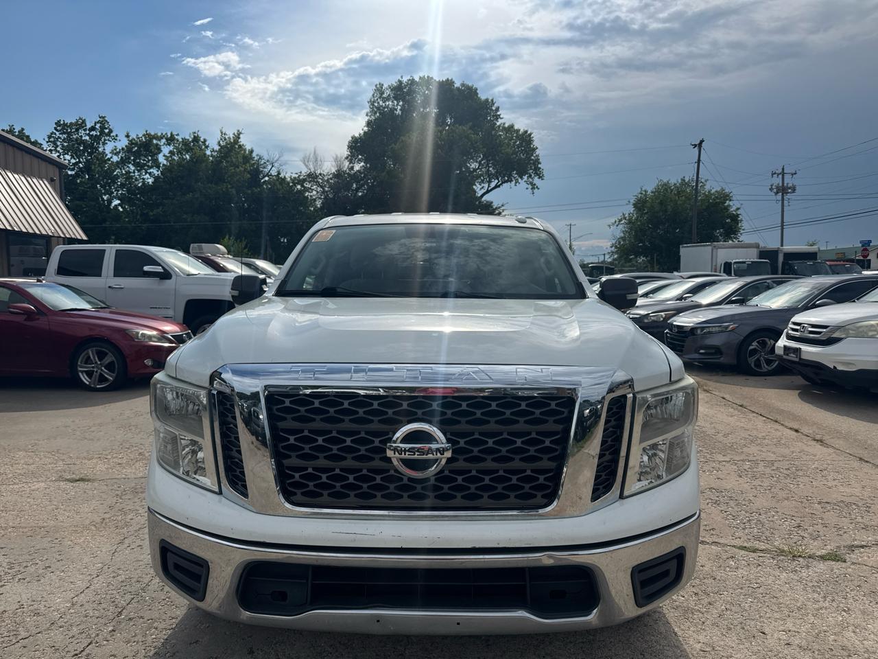 Nissan Titan SV Crew Cab 2WD 2017