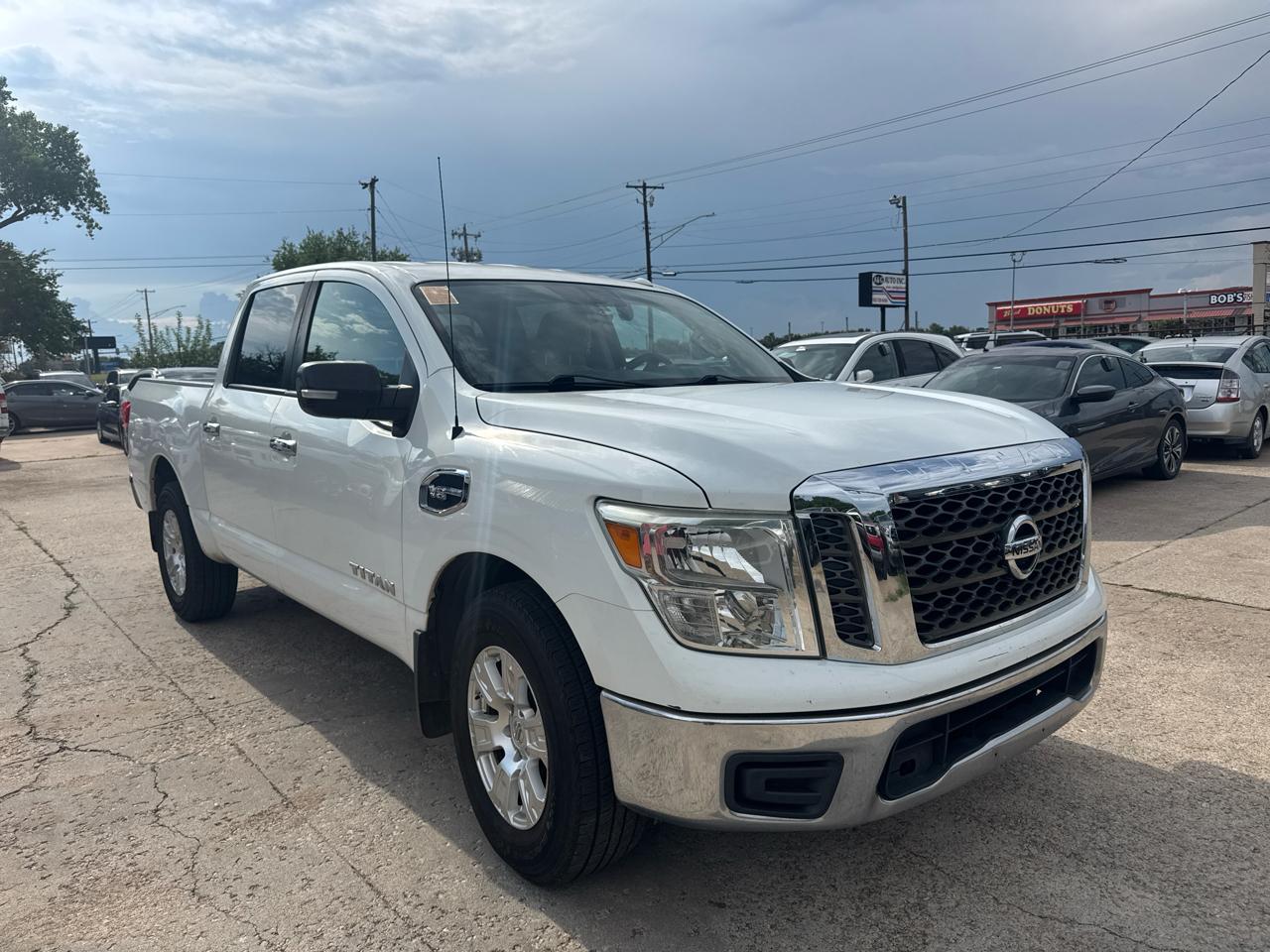 Nissan Titan SV Crew Cab 2WD 2017