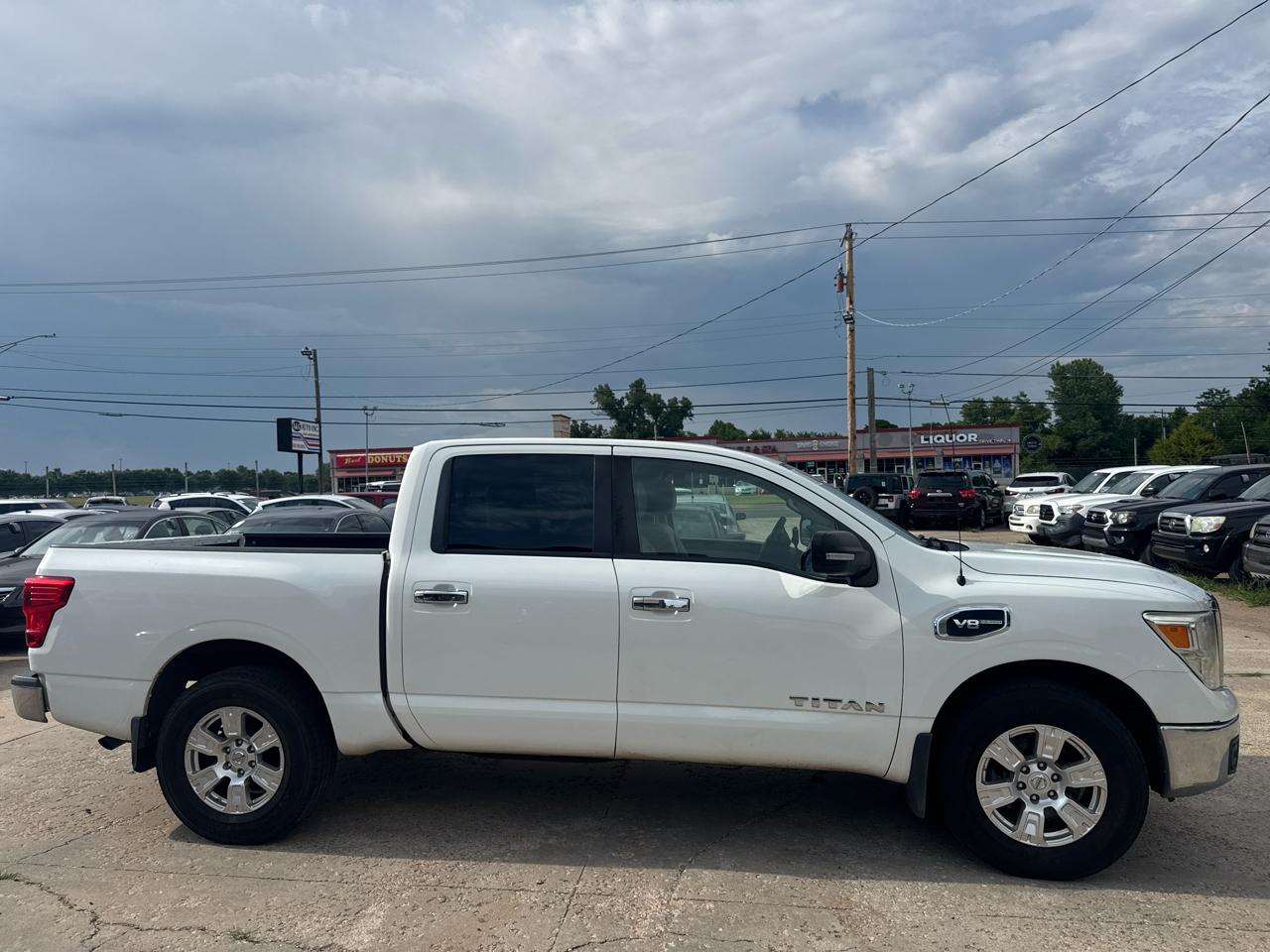 Nissan Titan SV Crew Cab 2WD 2017