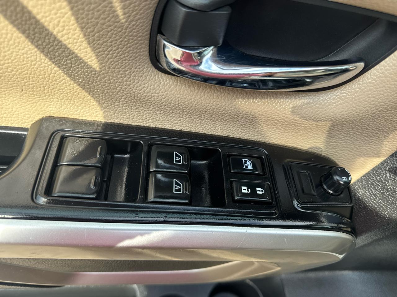 Nissan Titan SV Crew Cab 2WD 2017