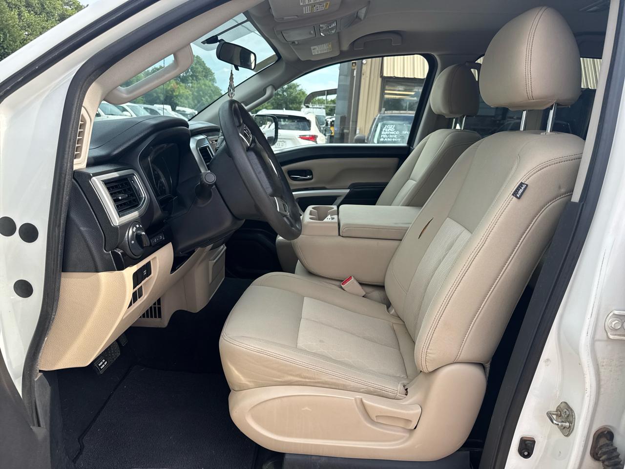 Nissan Titan SV Crew Cab 2WD 2017