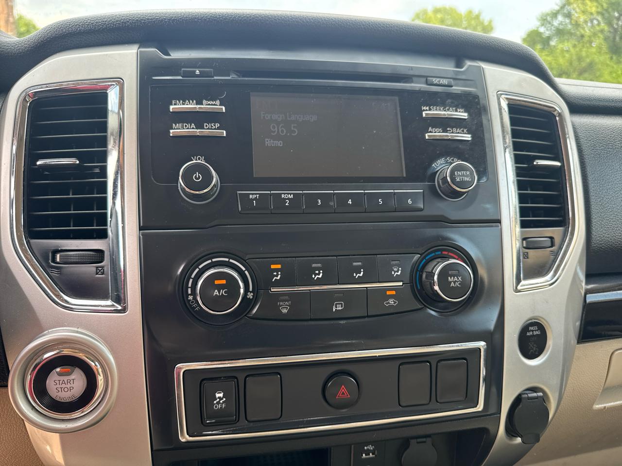 Nissan Titan SV Crew Cab 2WD 2017