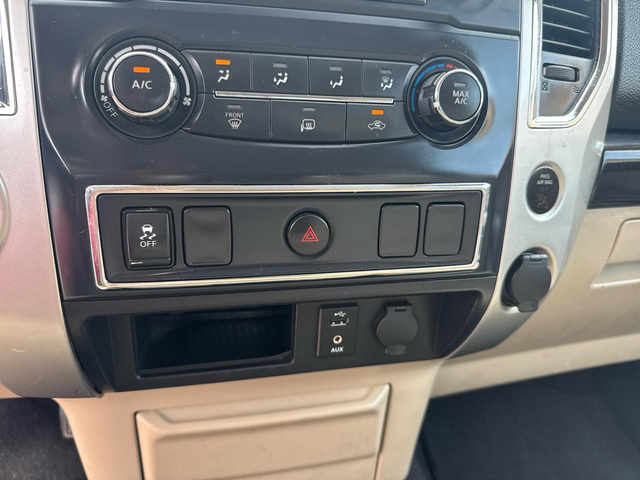 Nissan Titan SV Crew Cab 2WD 2017