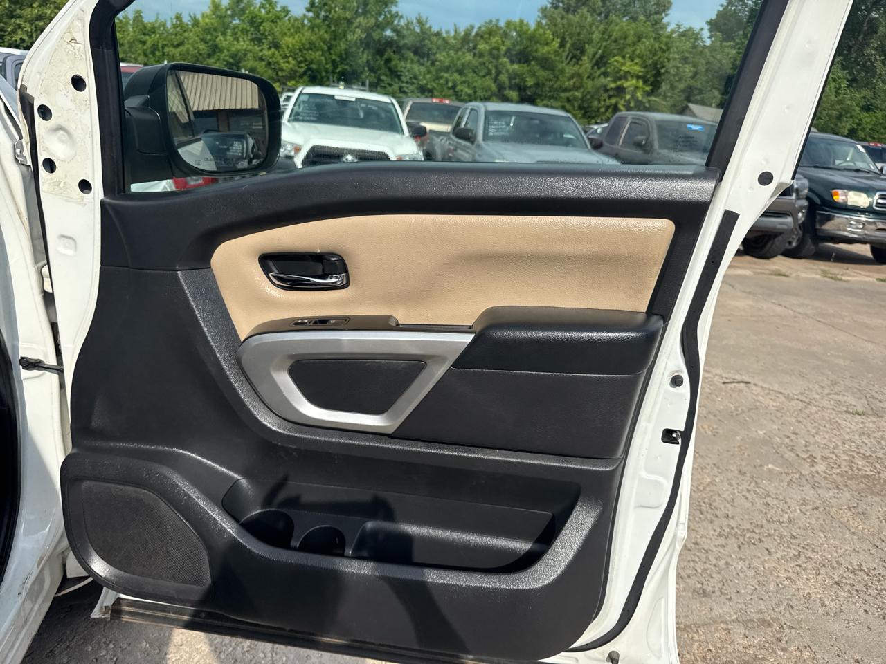 Nissan Titan SV Crew Cab 2WD 2017