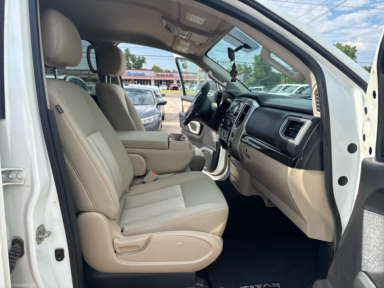 Nissan Titan SV Crew Cab 2WD 2017