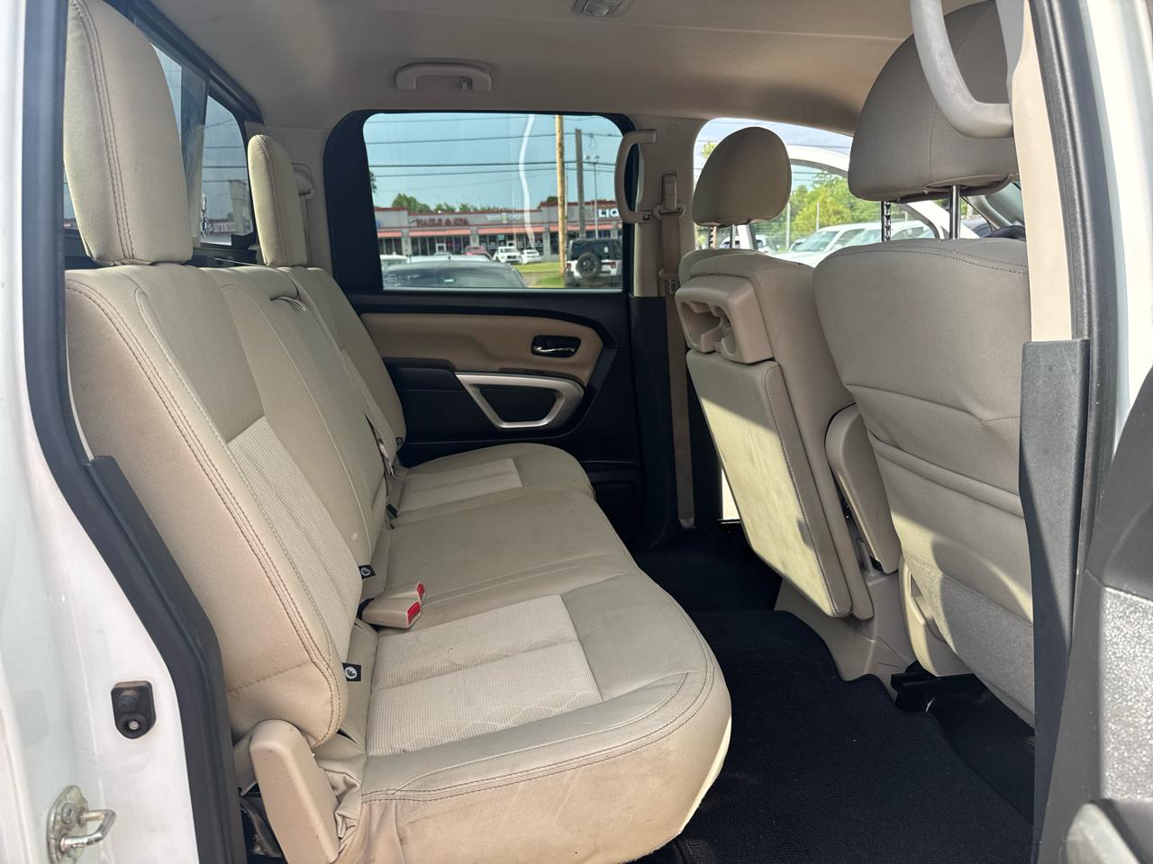 Nissan Titan SV Crew Cab 2WD 2017