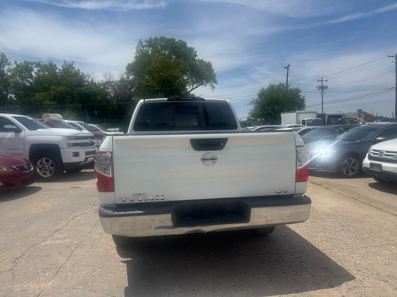 Nissan Titan SV Crew Cab 2WD 2017