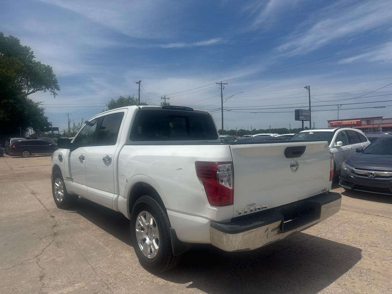 Nissan Titan SV Crew Cab 2WD 2017