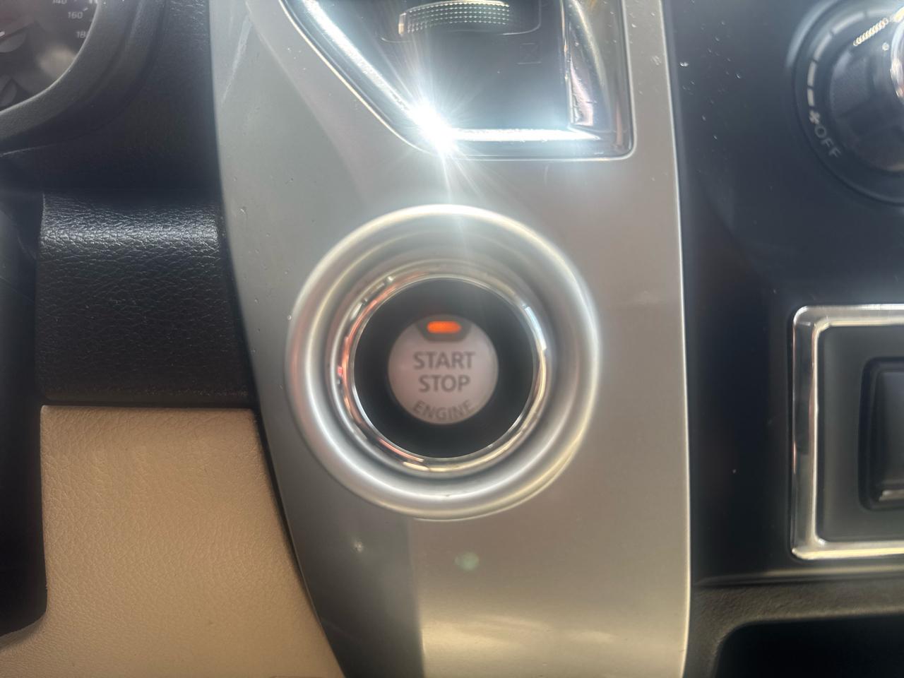 Nissan Titan SV Crew Cab 2WD 2017