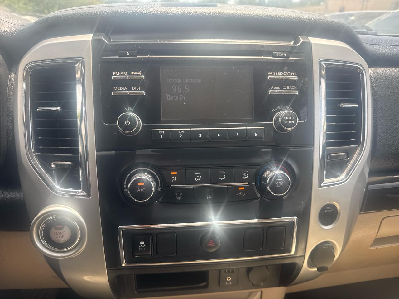 Nissan Titan SV Crew Cab 2WD 2017