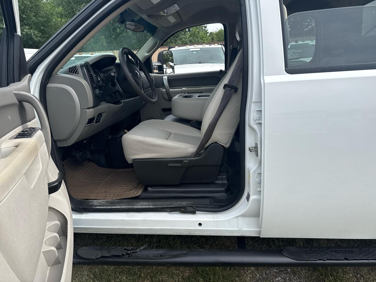 Chevrolet Silverado 2500HD Work Truck Crew Cab 4WD 2012