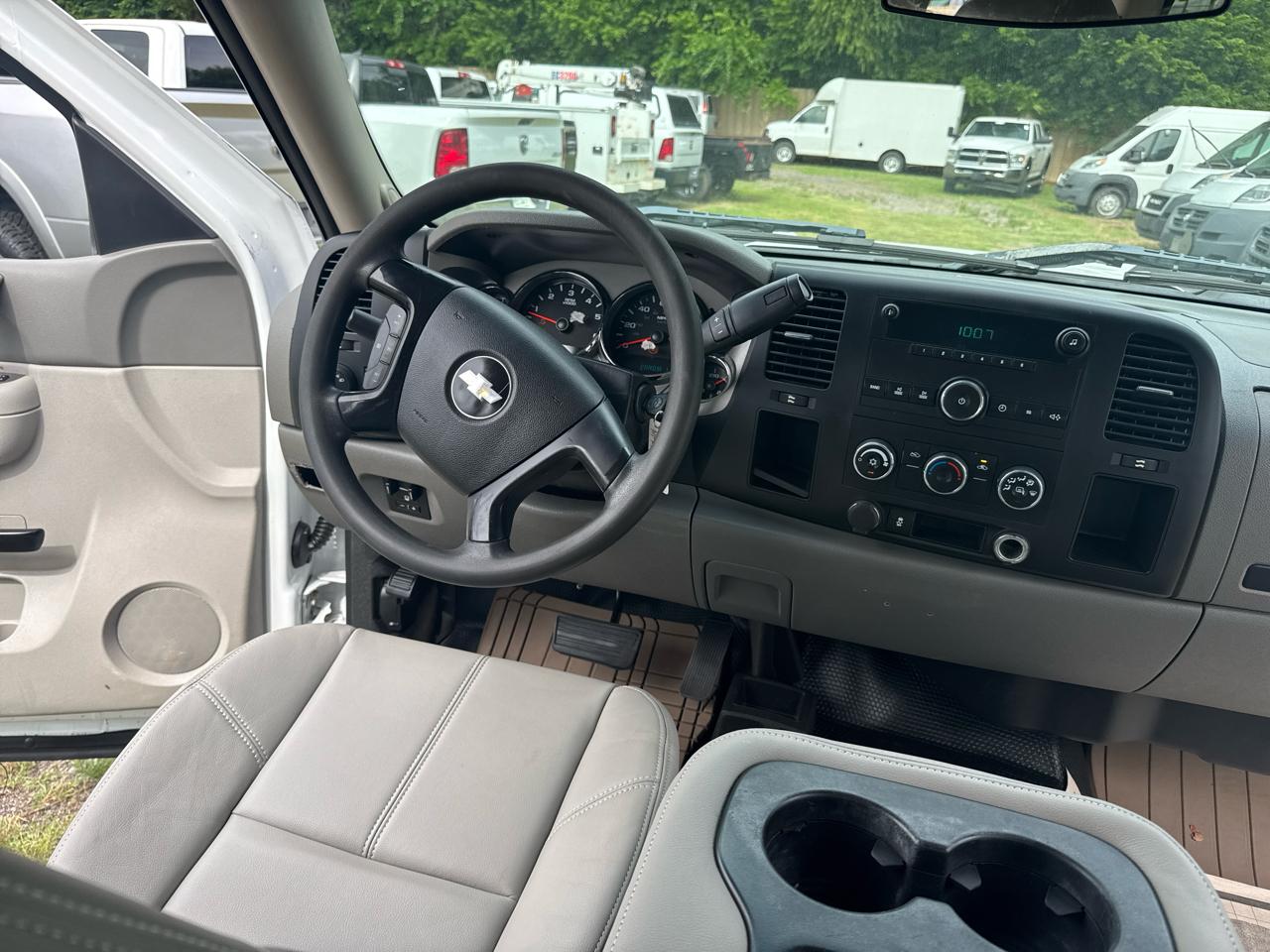 Chevrolet Silverado 2500HD Work Truck Crew Cab 4WD 2012