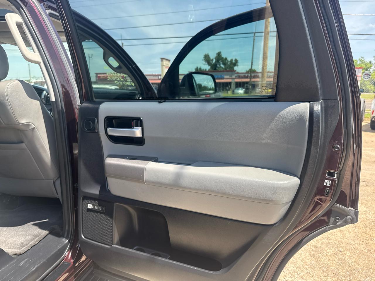 Toyota Sequoia  2017
