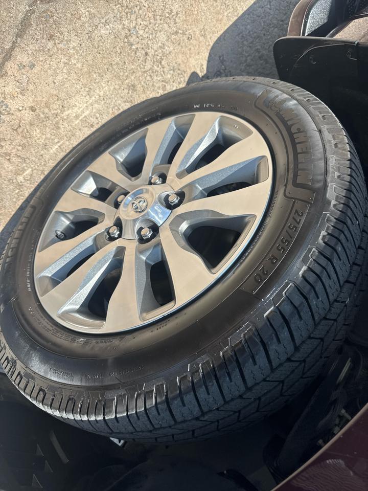 Toyota Sequoia  2017