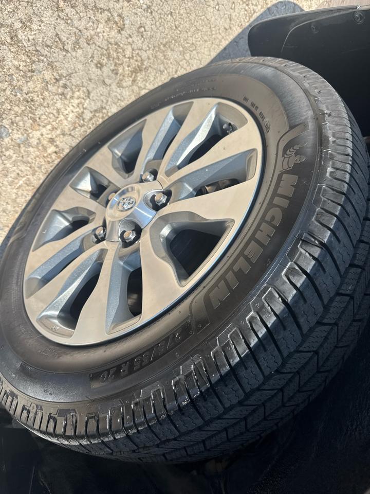 Toyota Sequoia  2017