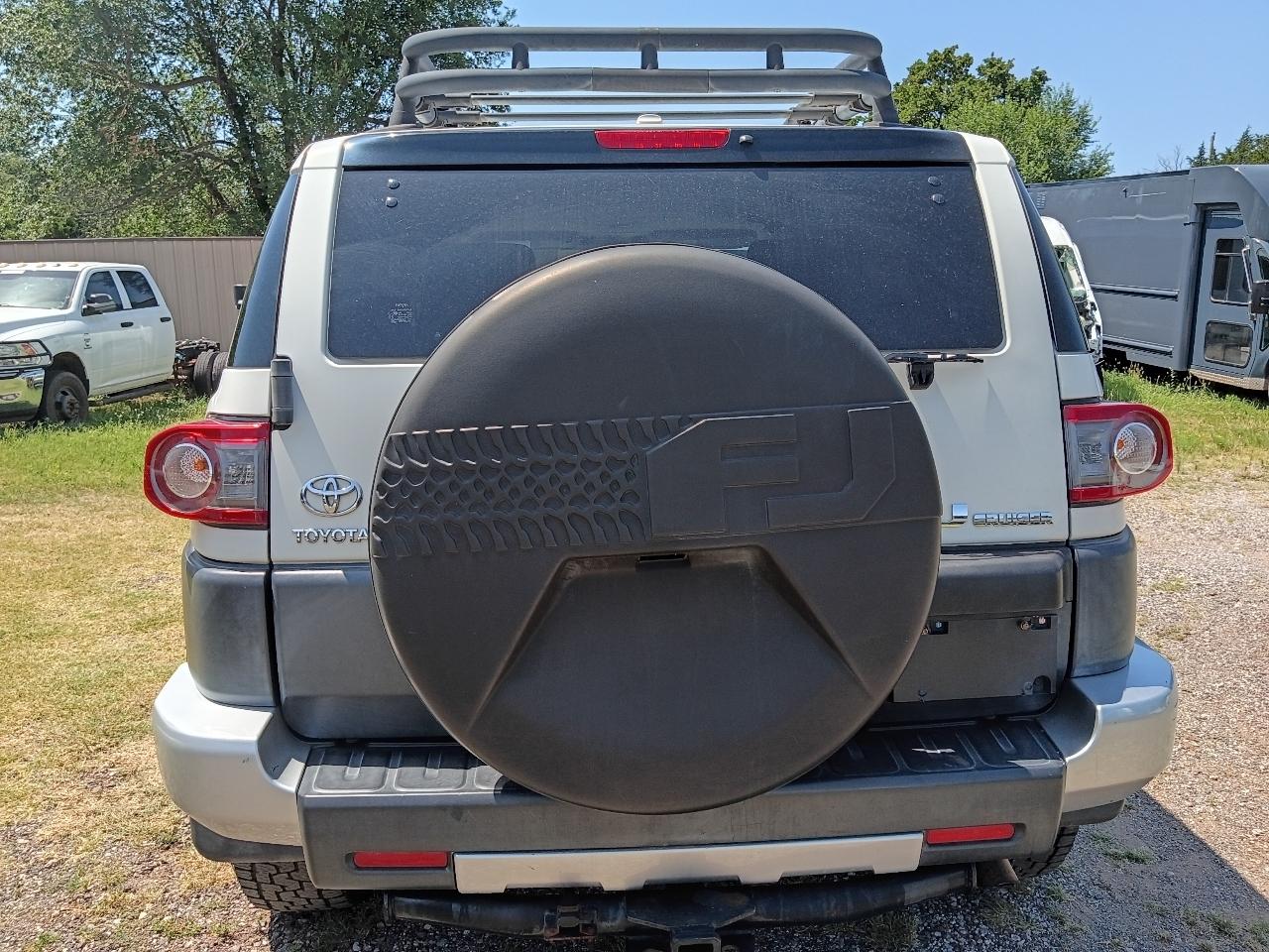 Toyota FJ Cruiser  2012