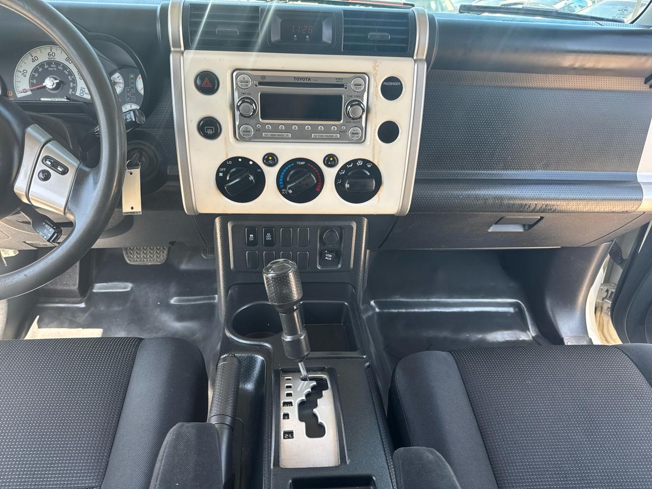 Toyota FJ Cruiser  2012