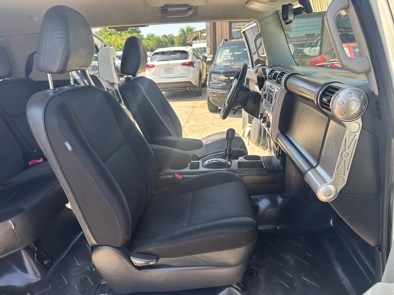 Toyota FJ Cruiser  2012