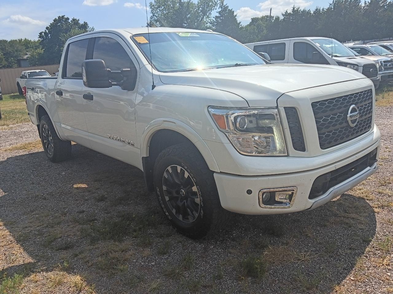 Nissan Titan PRO-4X Crew Cab 4WD 2018