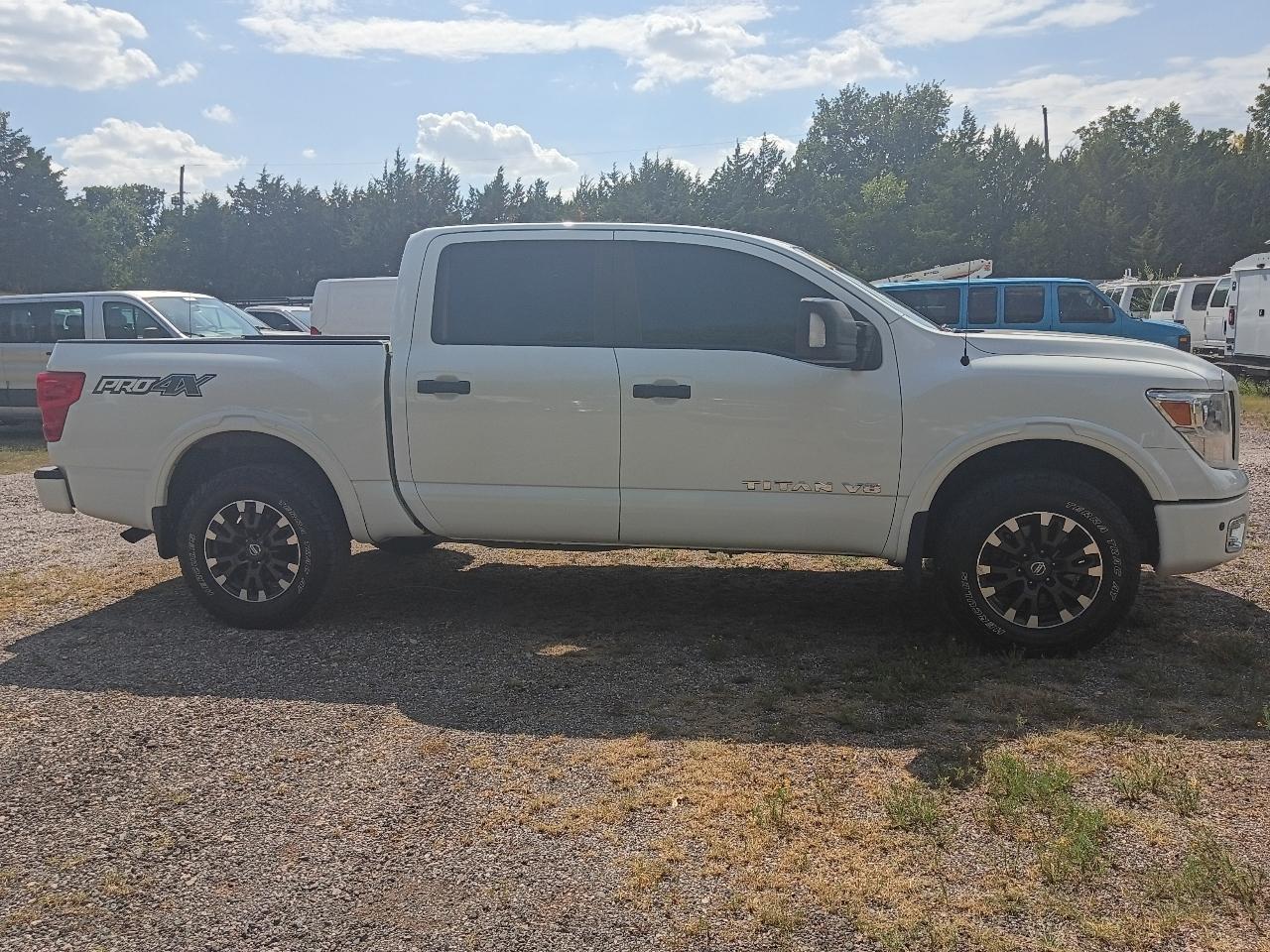 Nissan Titan PRO-4X Crew Cab 4WD 2018