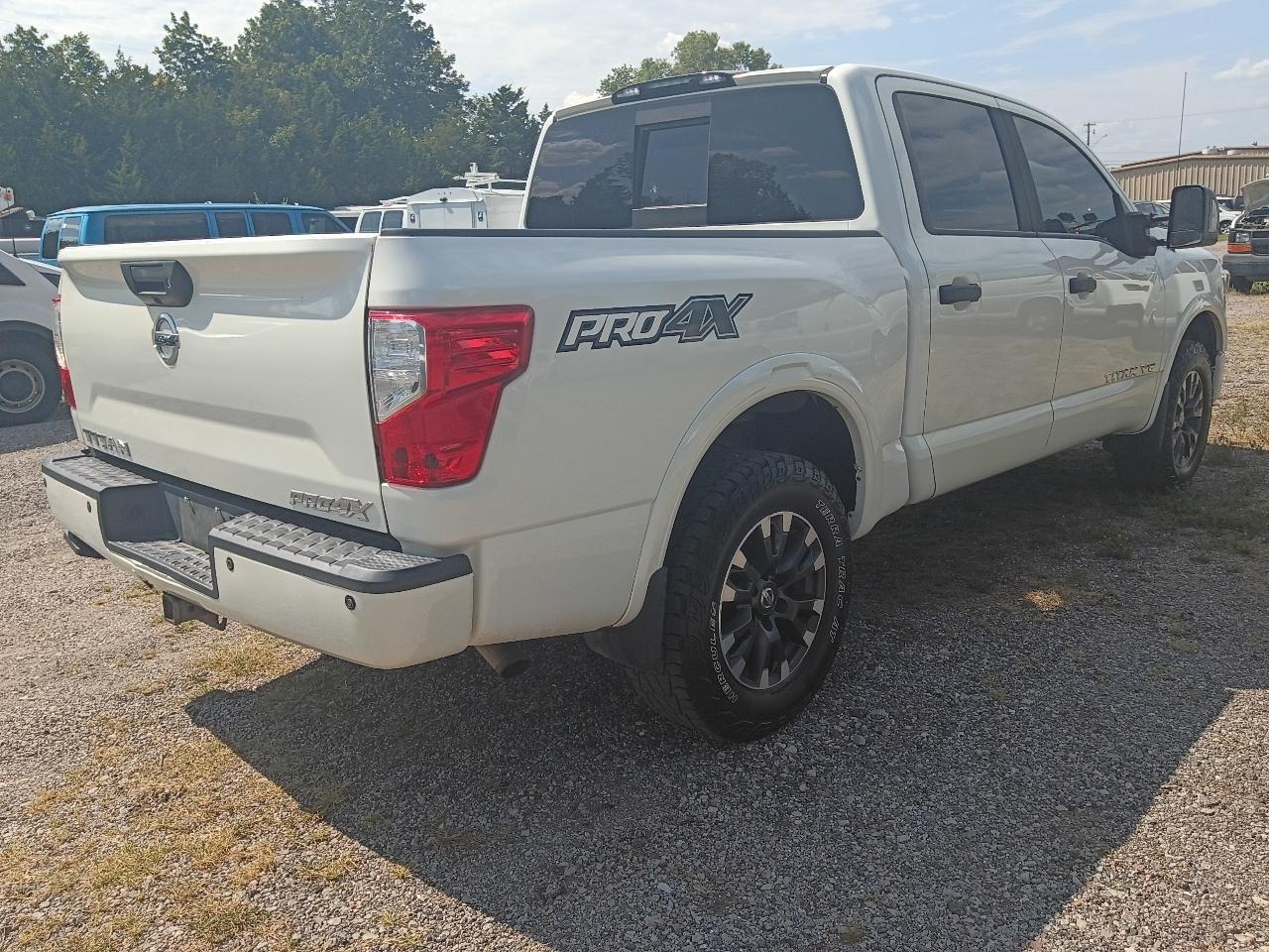 Nissan Titan PRO-4X Crew Cab 4WD 2018