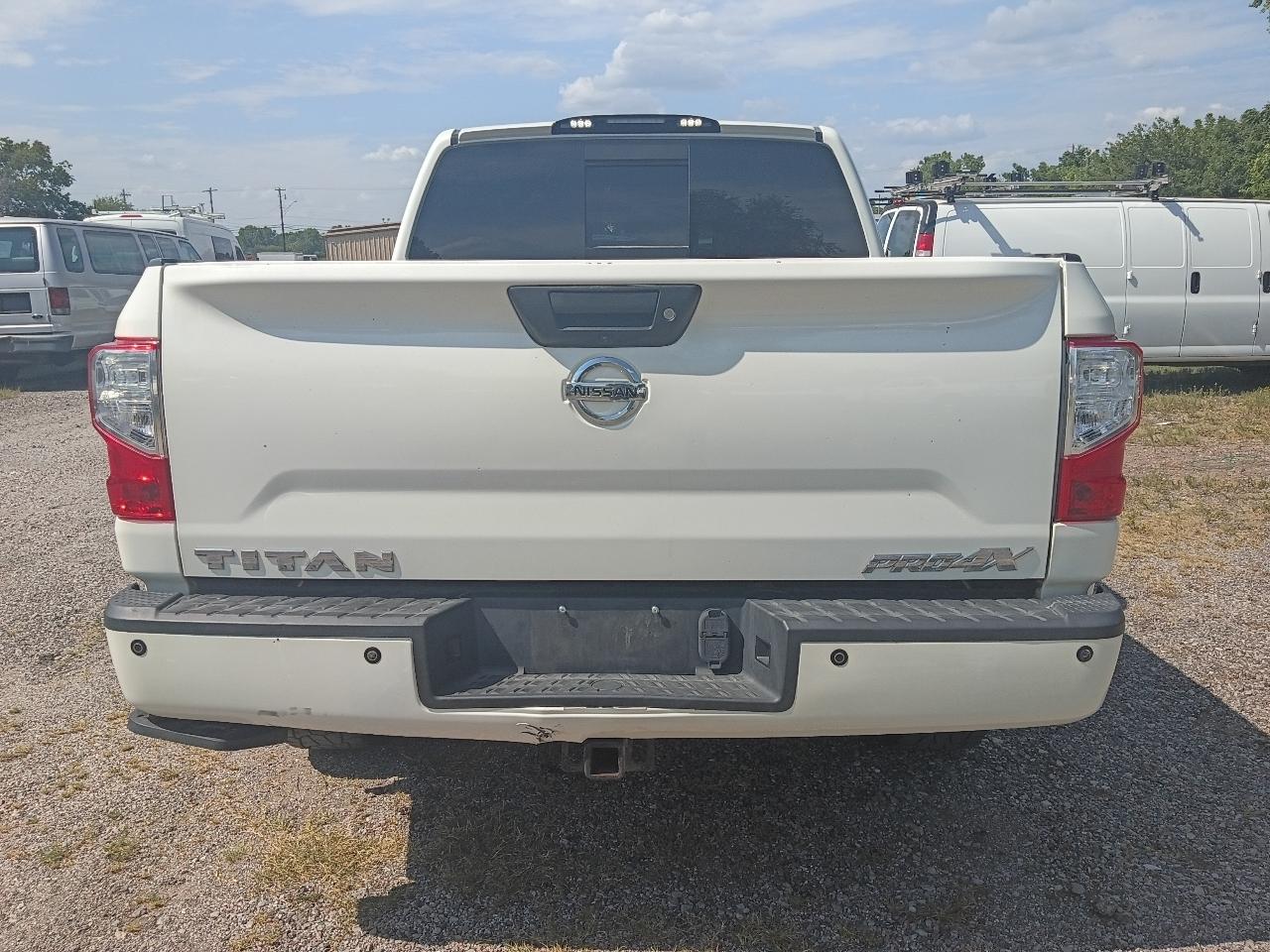 Nissan Titan PRO-4X Crew Cab 4WD 2018