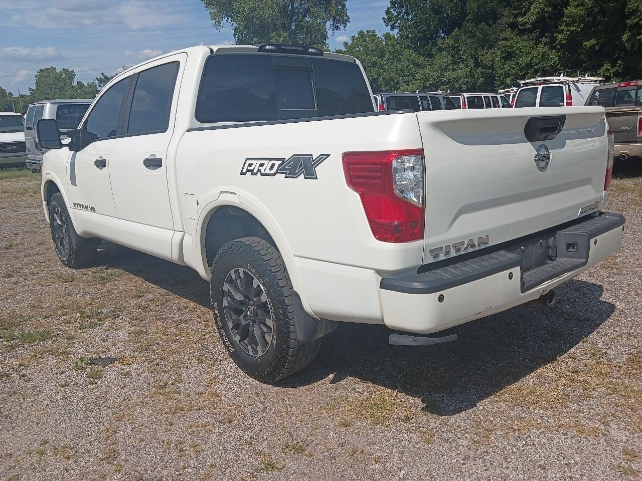 Nissan Titan PRO-4X Crew Cab 4WD 2018