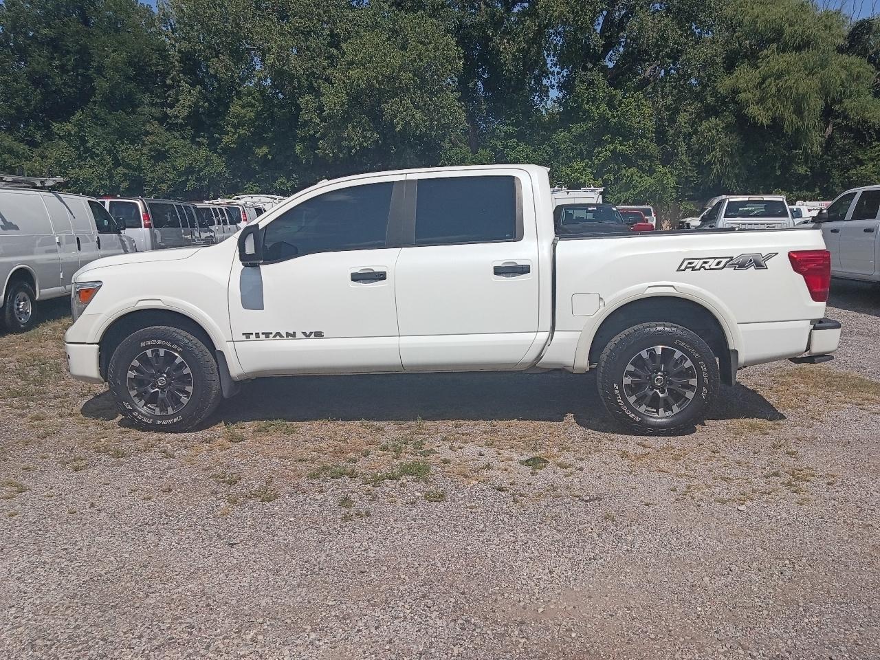 Nissan Titan PRO-4X Crew Cab 4WD 2018
