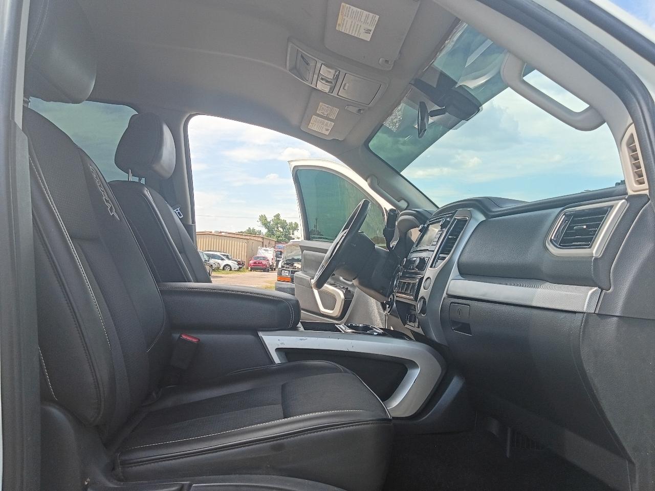 Nissan Titan PRO-4X Crew Cab 4WD 2018