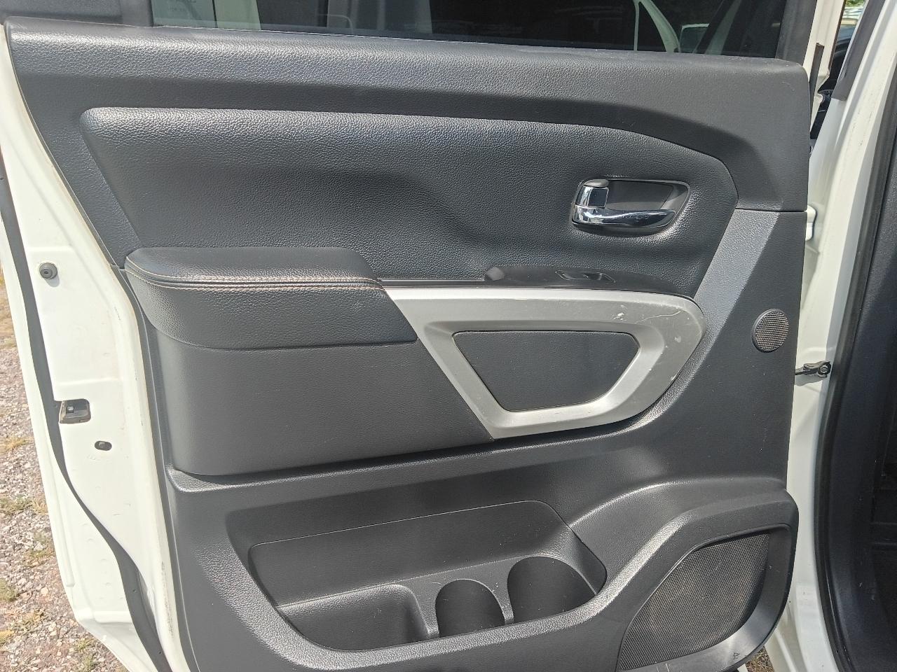 Nissan Titan PRO-4X Crew Cab 4WD 2018
