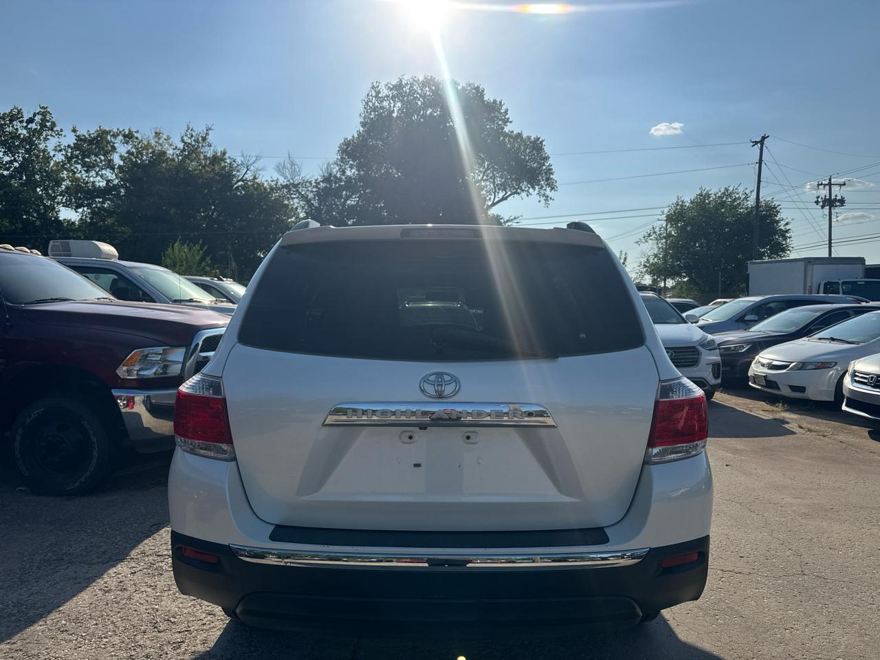 Toyota Highlander Base 2WD V6 2012