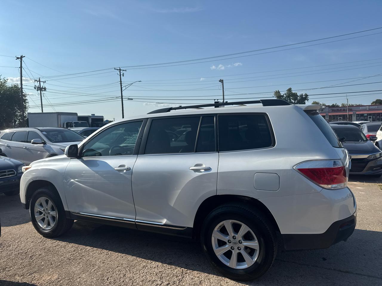 Toyota Highlander Base 2WD V6 2012
