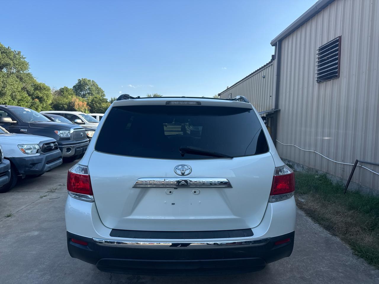 Toyota Highlander Base 2WD V6 2012