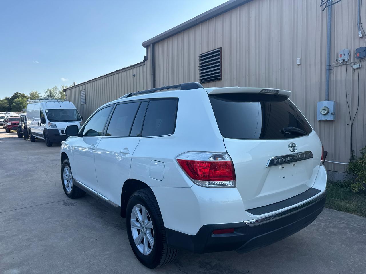 Toyota Highlander Base 2WD V6 2012