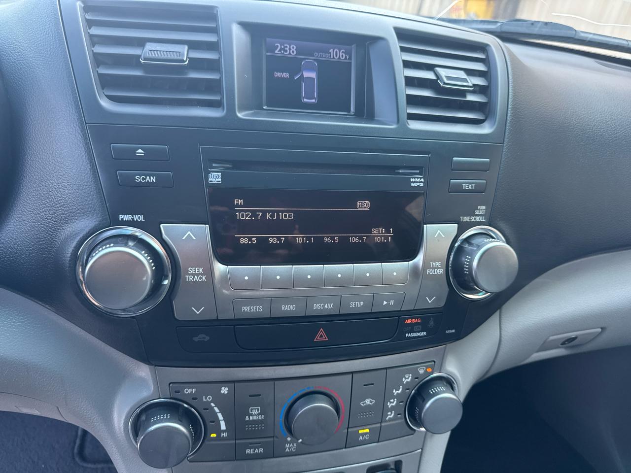 Toyota Highlander Base 2WD V6 2012