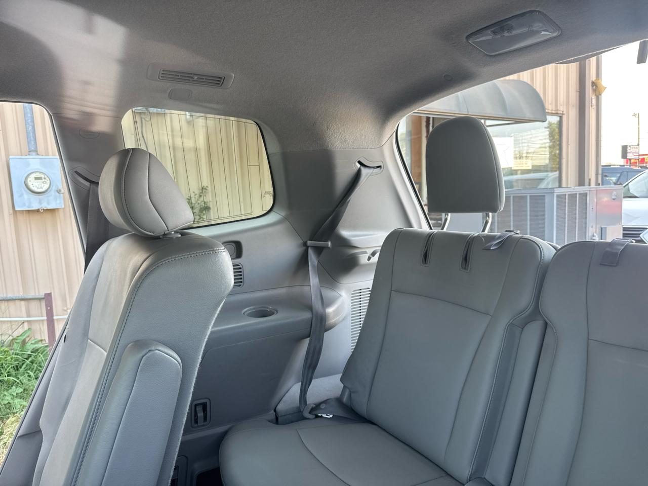 Toyota Highlander Base 2WD V6 2012