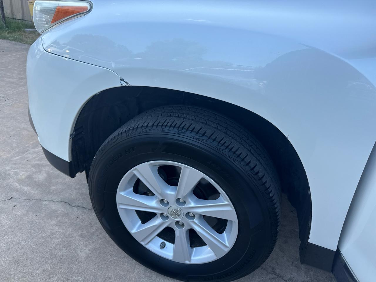 Toyota Highlander Base 2WD V6 2012