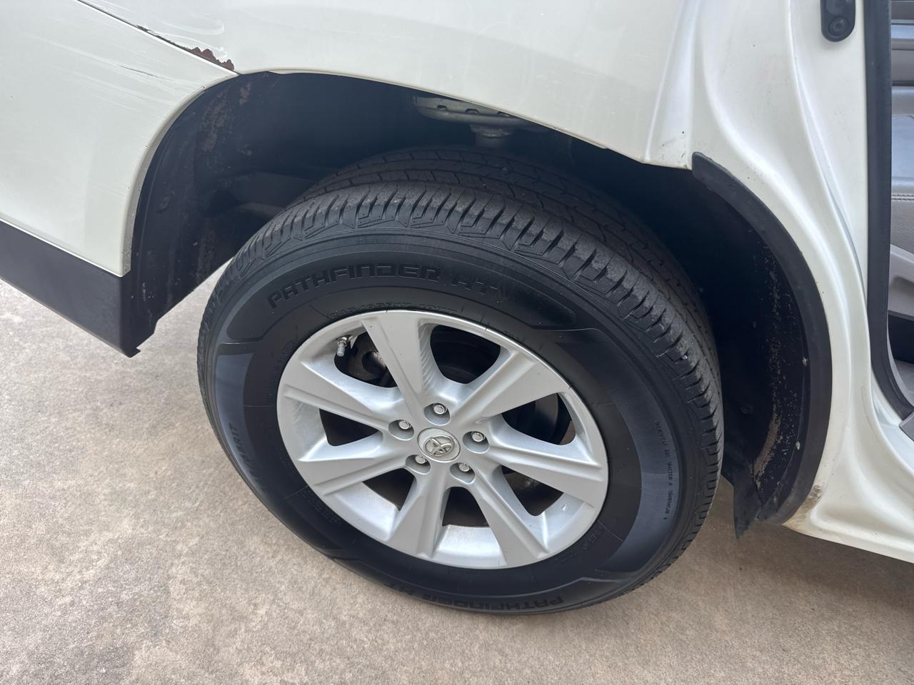 Toyota Highlander Base 2WD V6 2012