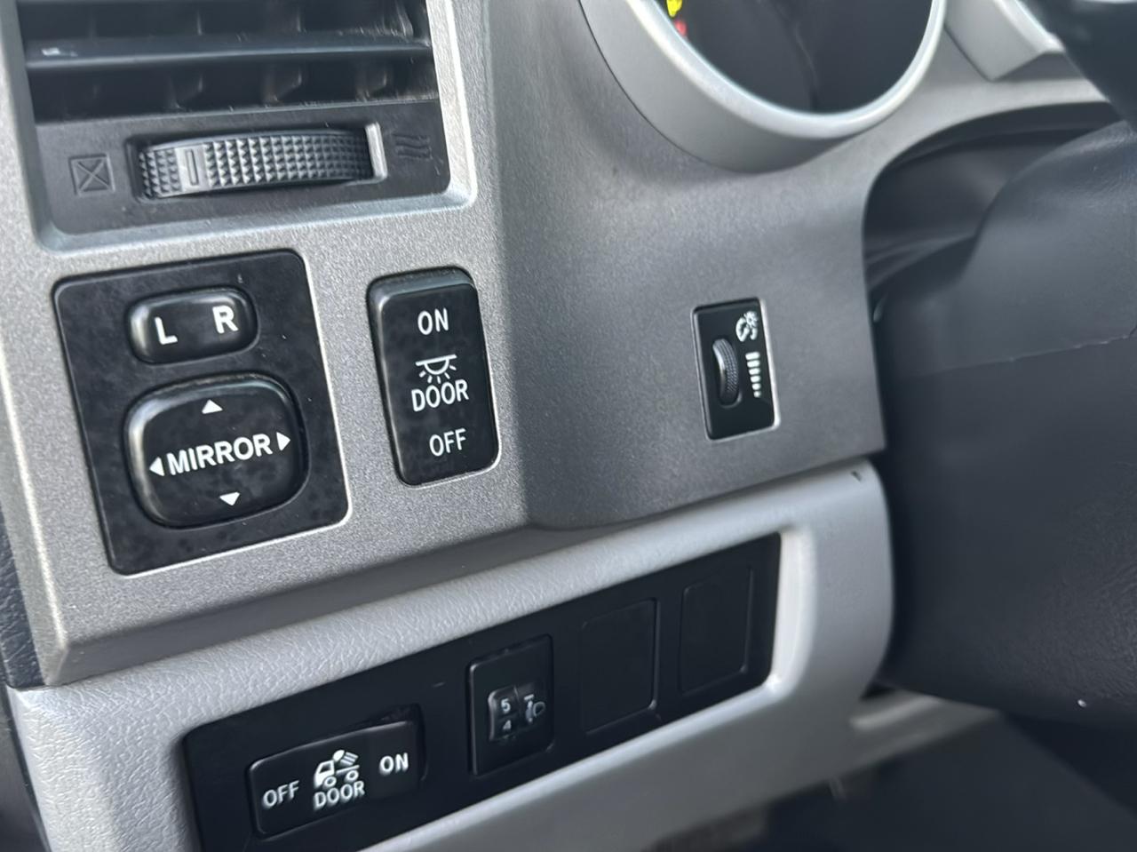 Toyota Tundra Tundra-Grade Double Cab 4.6L 2WD 2013