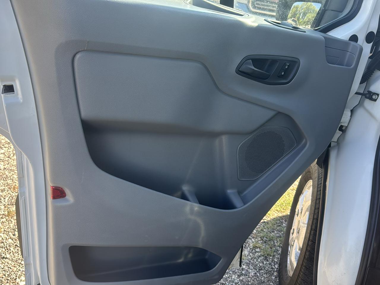 Ford Transit 350 Wagon Med. Roof XL w/Sliding Pass. 148-in. WB 2018