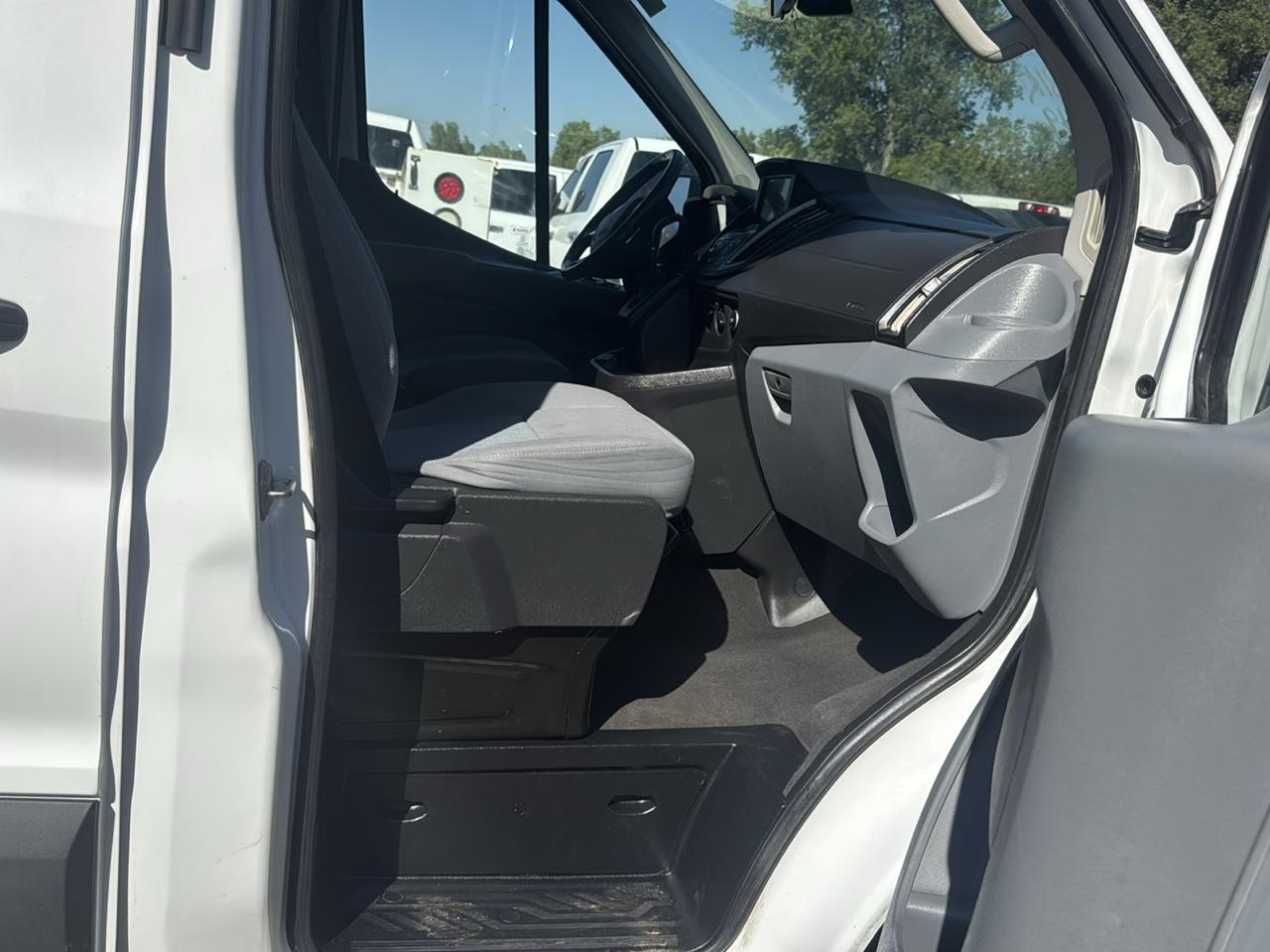 Ford Transit 350 Wagon Med. Roof XL w/Sliding Pass. 148-in. WB 2018