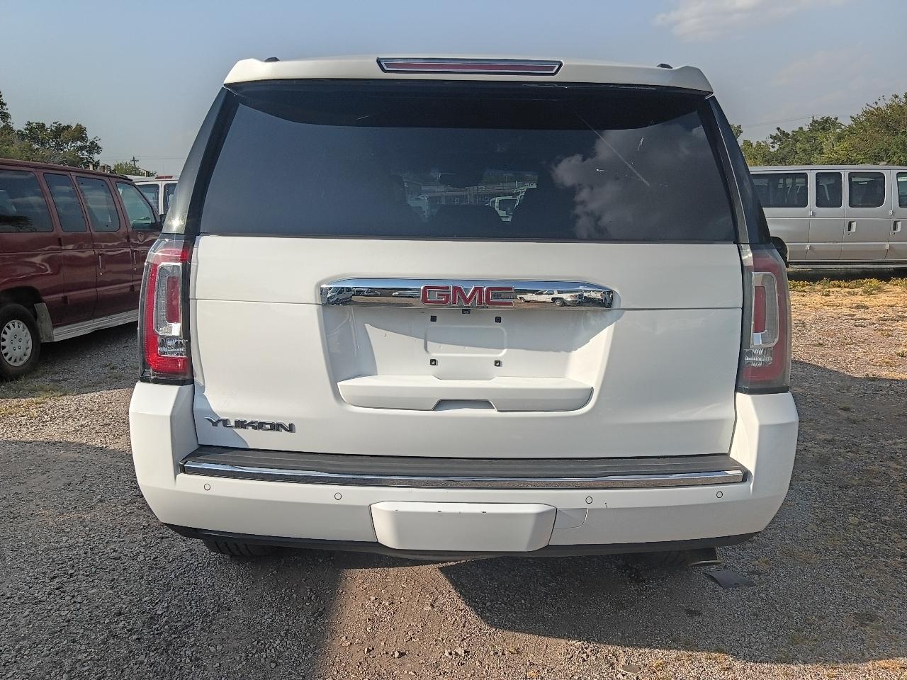 GMC Yukon Denali 4WD 2017