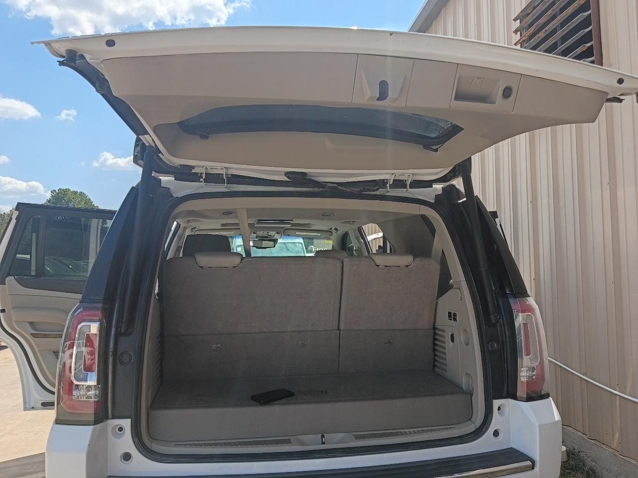 GMC Yukon Denali 4WD 2017