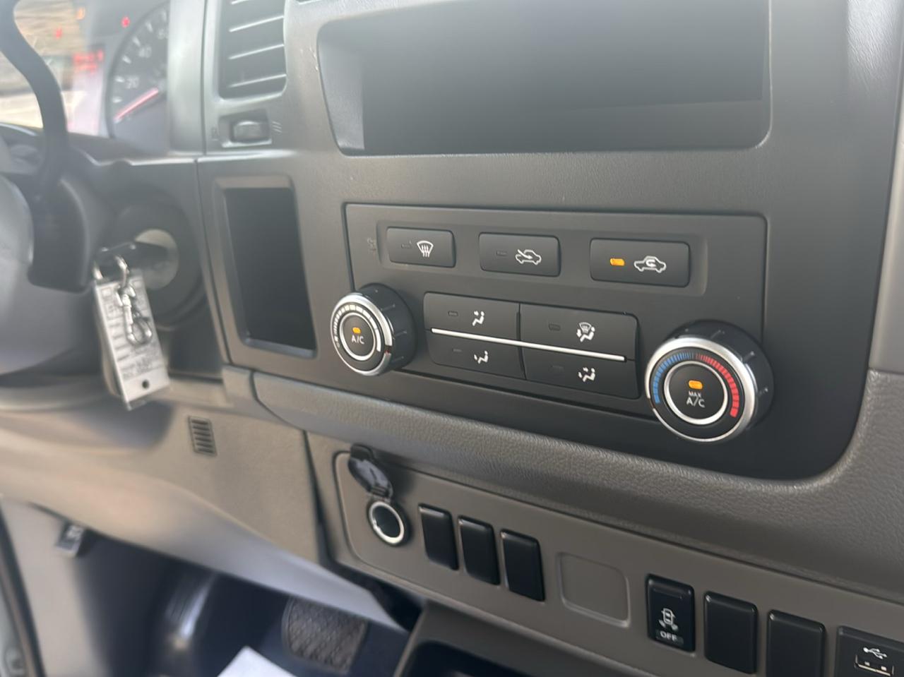 Nissan NV Cargo 1500 SV 2020