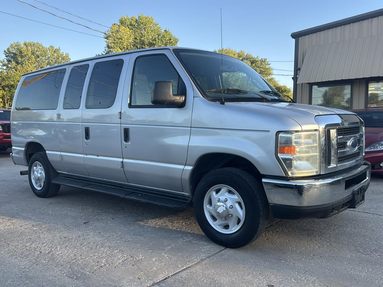 Ford Econoline E-350 XL Super Duty 2014